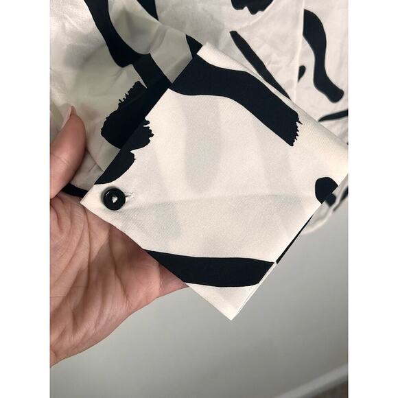 Diane Von Furstenberg Printed Silk Slit Sleeve Tie Neck Blouse Black/White Sz 2 - Picture 7 of 12